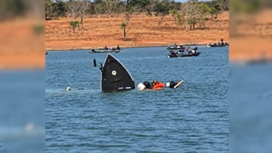 Bombeiros e equipes de resgate no Lago Bonsucesso, Jataí.
