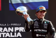 Piloto italiano comemorando vitória no GP da Itália de Fórmula 1.