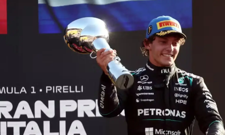 Piloto italiano comemorando vitória no GP da Itália de Fórmula 1.