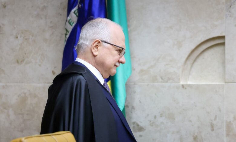 Ministro Edson Fachin em sessão no STF.