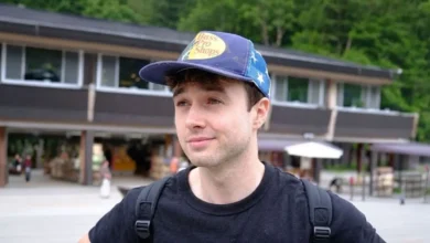 Jacob Coxon, ex-pesquisador da OpenAI e Anthropic, em discurso.