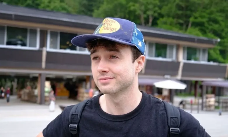 Jacob Coxon, ex-pesquisador da OpenAI e Anthropic, em discurso.