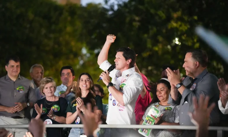Reunião de lideranças políticas e candidatos em Goiás.