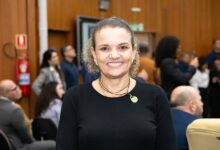 Secretária de Educação de Goiânia em reunião sobre o PISA 2025.
