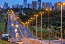 Tráfego desviado na rodovia GO-020 durante obras de restauração.