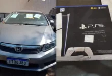 Imagem de produtos eletrônicos e veículos em um leilão.