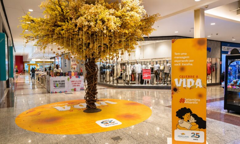 Árvore da Vida no Araguaia Shopping com mensagens de esperança e incentivo.