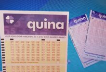 Volante de apostas da Quina com números marcados.