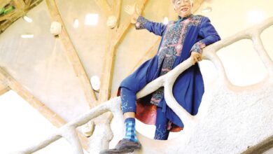 Artistas de circo se apresentam no festival Galhofada em Goiânia.