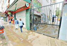 Vielas no Centro de Goiânia bloqueadas por portões instalados por moradores.