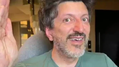 Lito Sousa e seu carro Volvo XC60 T8, que está à venda.