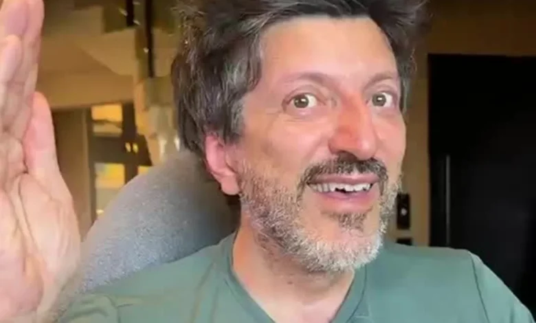 Lito Sousa e seu carro Volvo XC60 T8, que está à venda.
