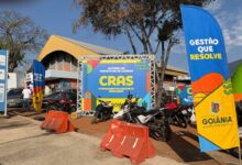 Pessoas participam de mutirão no Residencial Buena Vista, em Goiânia, com serviços gratuitos.