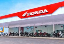 Motocicletas Honda em exposição na concessionária Moto Aires.