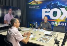 Isaac Martins em entrevista, discutindo propostas políticas.