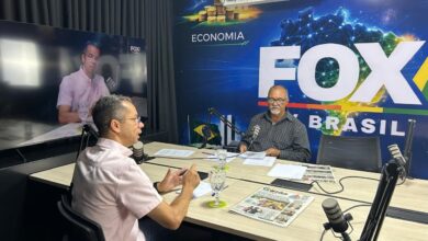 Isaac Martins em entrevista, discutindo propostas políticas.