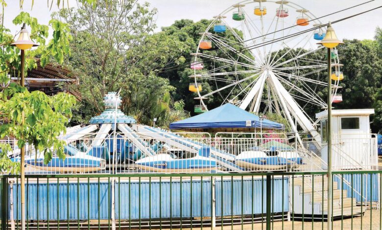 Entrada do Parque Mutirama em Goiânia decorada para o Natal.
