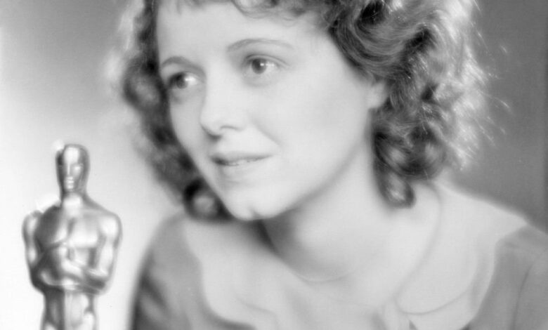 Janet Gaynor, primeira mulher a ganhar um Oscar, em imagem da cerimônia de premiação.