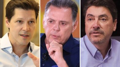 Daniel Vilela, Marconi Perillo e Wilder Morais durante eventos de campanha em Goiás.