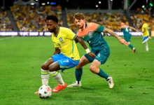 Jogadores da Seleção Brasileira em campo durante amistoso contra a Austrália.