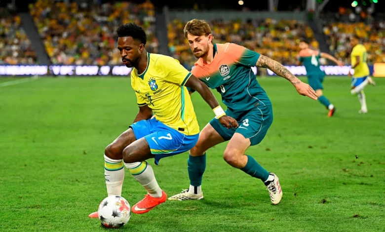 Jogadores da Seleção Brasileira em campo durante amistoso contra a Austrália.