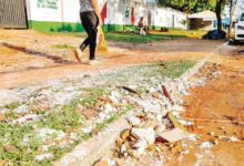Estudantes de Goiânia em atividade de mapeamento de problemas escolares.