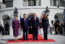 Trump e Xi Jinping participam de cerimônia do chá na Casa Branca.
