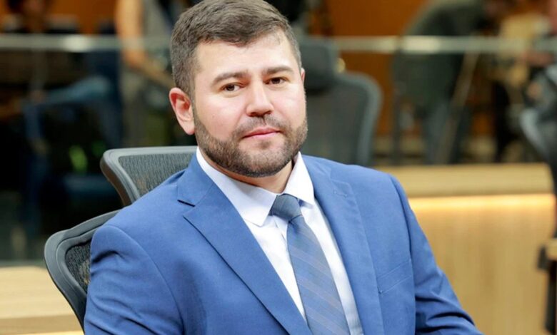 Deputado Amilton Filho durante sessão na Assembleia Legislativa de Goiás.