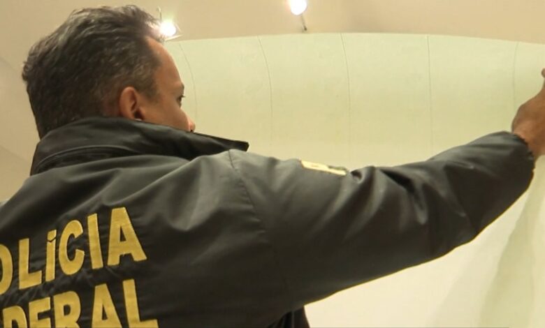 Polícia Federal e Militar apreendem papel-moeda em Goiânia.