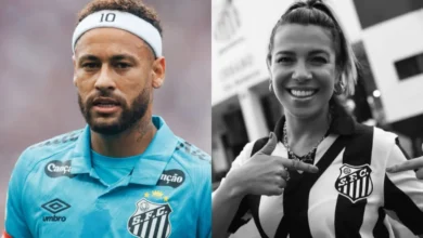 Neymar Júnior em campo pelo Santos, prestando homenagem a Naty Potira.