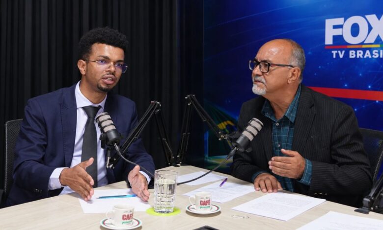 Advogado Márcio Silva em entrevista, discutindo eleições 2026.