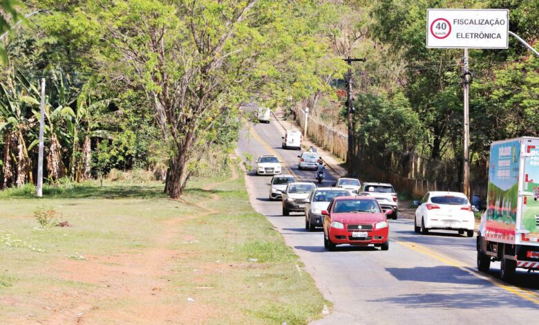 Canteiro de obras de duplicação da Rua da Divisa em Goiânia com área cedida pelo Aeroporto Santa Genoveva.