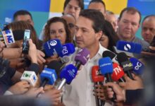 Prefeito Leandro Vilela em discurso na Cidade Administrativa Maguito Vilela.