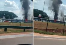 Ônibus em chamas com fumaça escura em Goiânia.