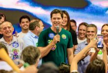 Sandro Mabel e Daniel Vilela em evento político em Goiânia.