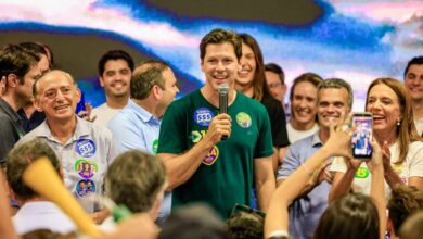 Sandro Mabel e Daniel Vilela em evento político em Goiânia.