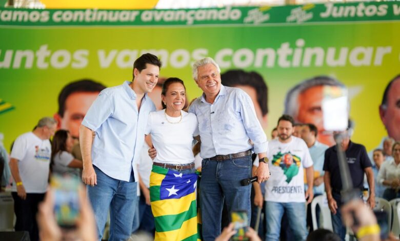 Gracinha Caiado discursando em evento do Goiás Social.