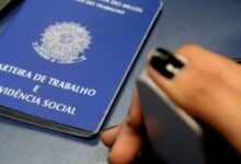 Imagem de uma Carteira de Trabalho.