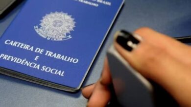 Imagem de uma Carteira de Trabalho.