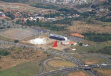Centro Cultural Oscar Niemeyer em Goiânia com obras de melhoria ao redor.