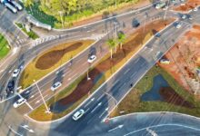 Vista da GO-070 em Goiânia com novas sinalizações após mudança no trânsito.