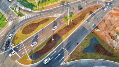Vista da GO-070 em Goiânia com novas sinalizações após mudança no trânsito.