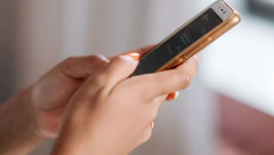 Imagem ilustrativa de um smartphone mostrando uma mensagem suspeita.
