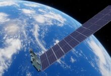 Satélites Starlink no espaço, fornecendo internet em zonas de conflito.