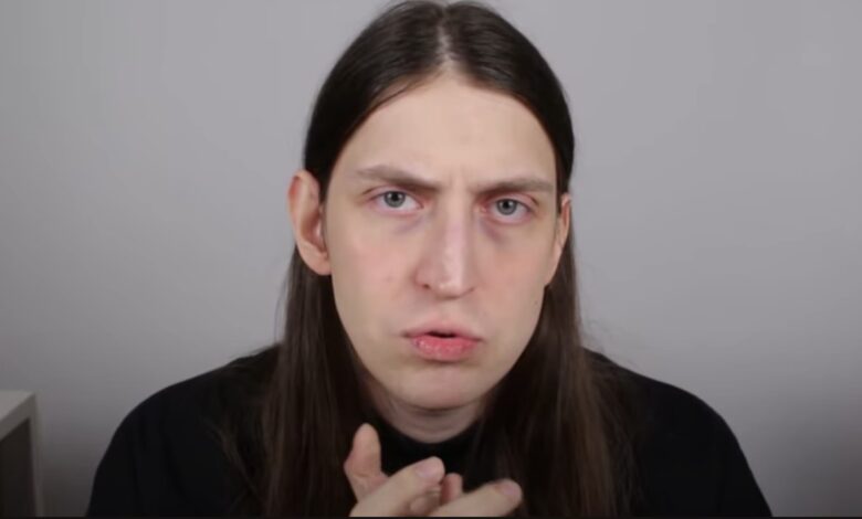Influenciador Felca anuncia retorno às redes sociais.
