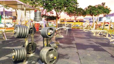 Equipamentos de academia ao ar livre no Parque Vaca Brava em Goiânia.