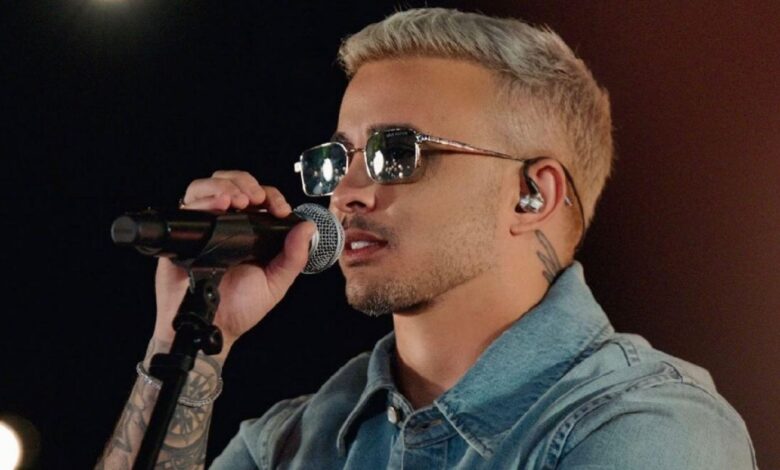Kauan da dupla Matheus & Kauan se apresentando em um show.