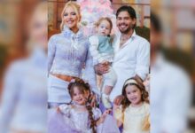 Festa de aniversário de 4 anos de Maria Alice com decoração de princesa e bolo grande.