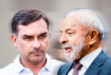 Urna eletrônica utilizada nas eleições brasileiras, com destaque para opções de voto em branco e nulo.