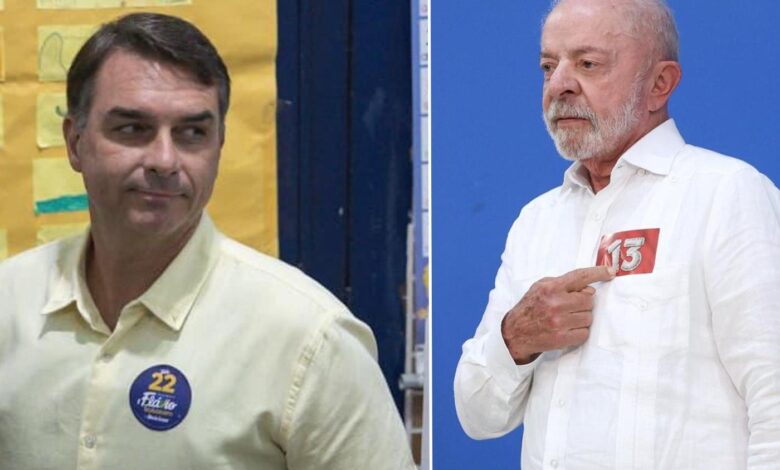 Eleitor goiano depositando voto em urna eletrônica durante o segundo turno das eleições 2026.